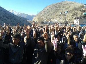 People make V-signs during two minutes of silence during the commemoration of the Uludere/Roboski massacre, 28 December 2012. (pic by me, click to enlarge)