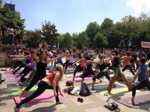 Yoga in Gezipark, 3 juni 2013.