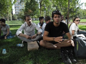 Kenan, één van de deelnemers aan de parkdiscussie in Diyarbakir. (foto: FG)